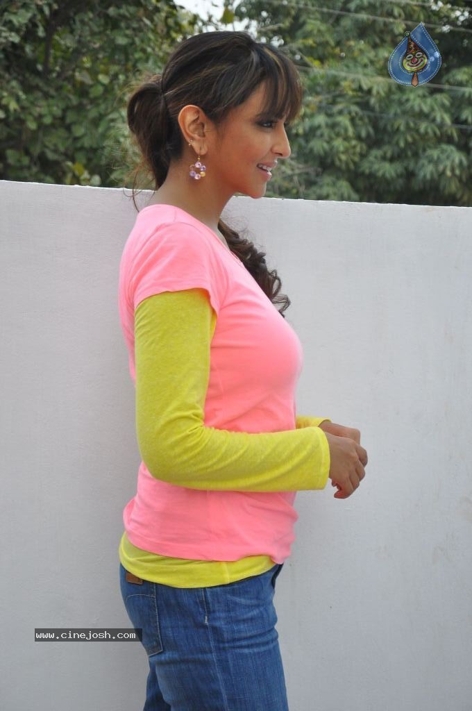 Manchu Lakshmi Prasanna Pics - 24 / 37 photos