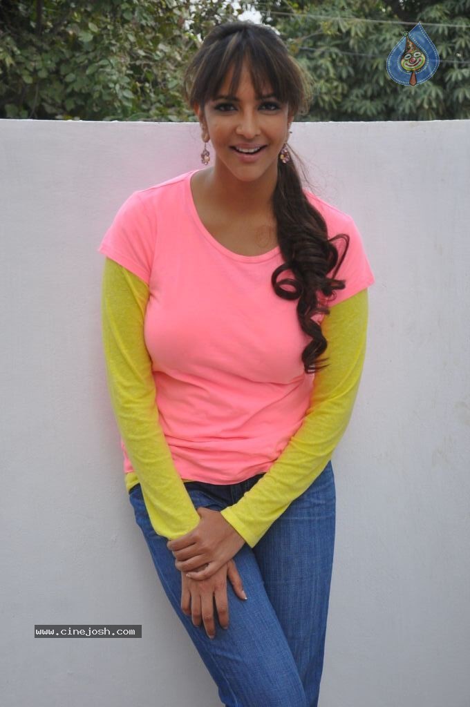 Manchu Lakshmi Prasanna Pics - 37 / 37 photos
