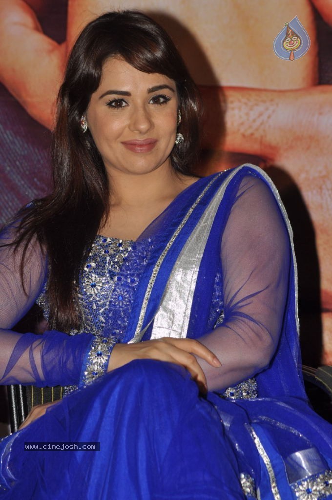 Mandy Takhar Hot Photos - 48 / 126 photos