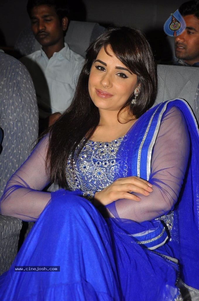 Mandy Takhar Hot Photos - 55 / 126 photos