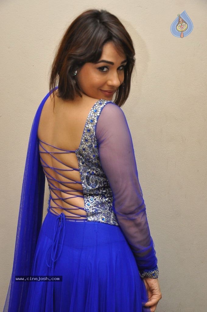 Mandy Takhar Hot Photos - 95 / 126 photos