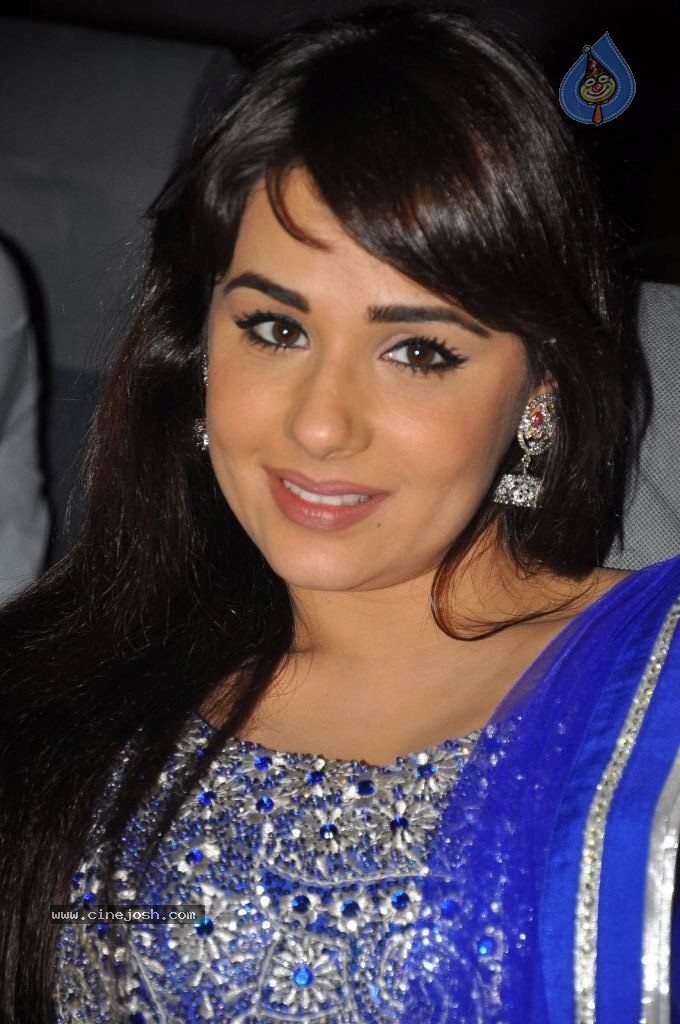 Mandy Takhar Hot Photos Photo 104 Of 126