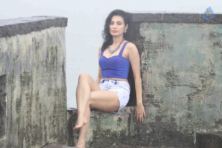 Manisha Kelkar Glamorous Rain Photo Shoot - 11 / 26 photos