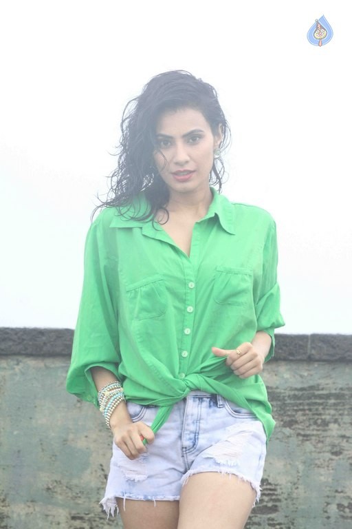 Manisha Kelkar Glamorous Rain Photo Shoot - 12 / 26 photos