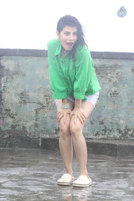 Manisha Kelkar Glamorous Rain Photo Shoot - 15 / 26 photos