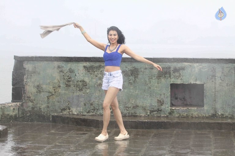 Manisha Kelkar Glamorous Rain Photo Shoot - 17 / 26 photos