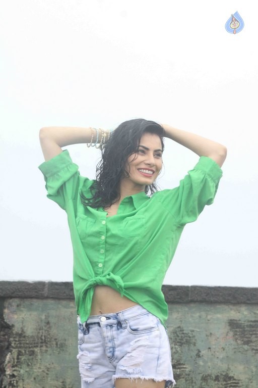 Manisha Kelkar Glamorous Rain Photo Shoot - 20 / 26 photos