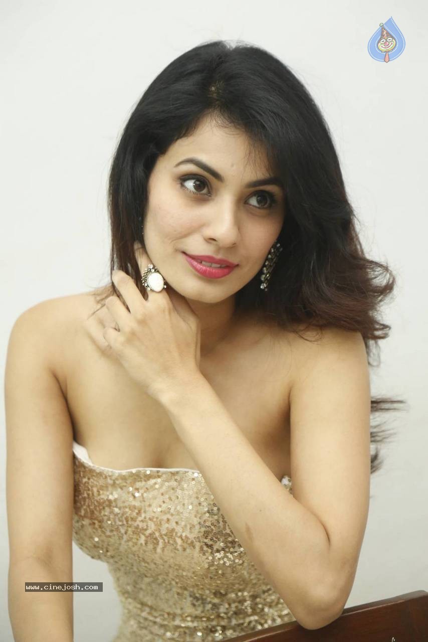 Manisha Kelkar Photos - 75 / 89 photos