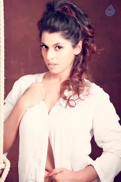 Manisha Pillai Latest Photos - 35 / 52 photos