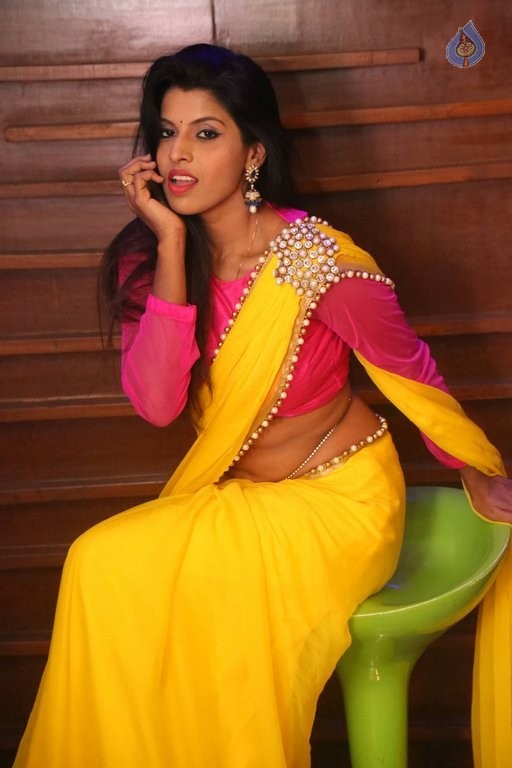 Manisha Pillai New Pics - 10 / 50 photos