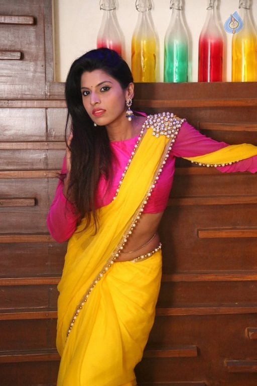 Manisha Pillai New Pics - 12 / 50 photos
