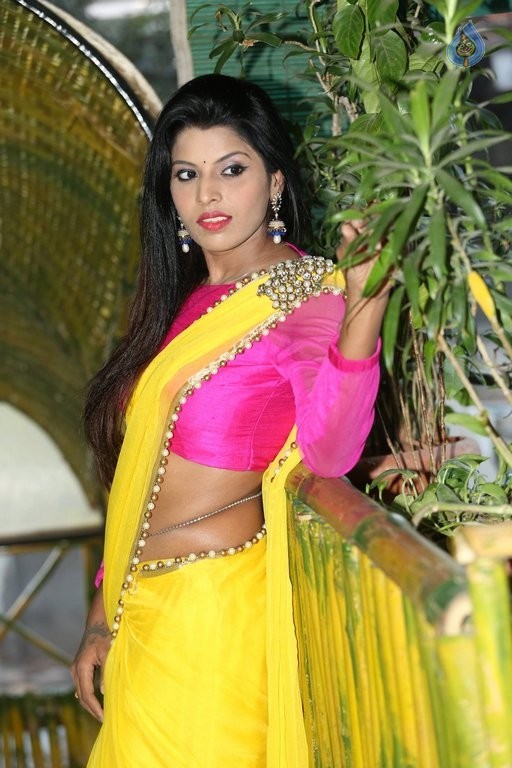 Manisha Pillai New Pics - 13 / 50 photos