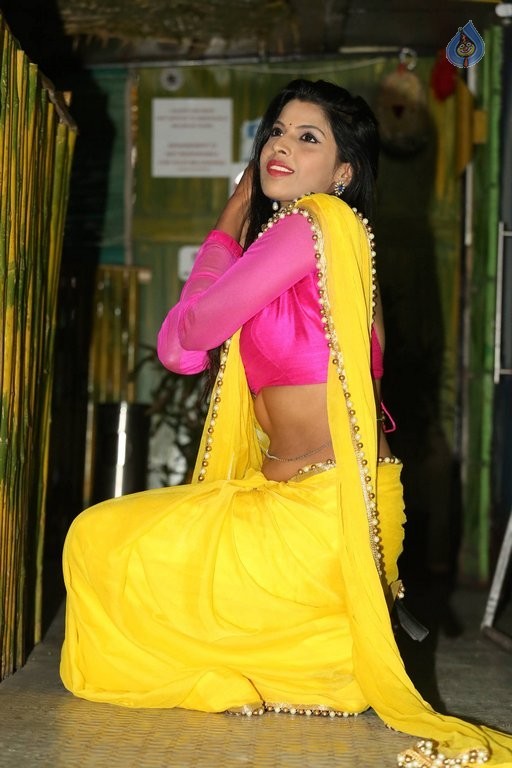 Manisha Pillai New Pics - 14 / 50 photos