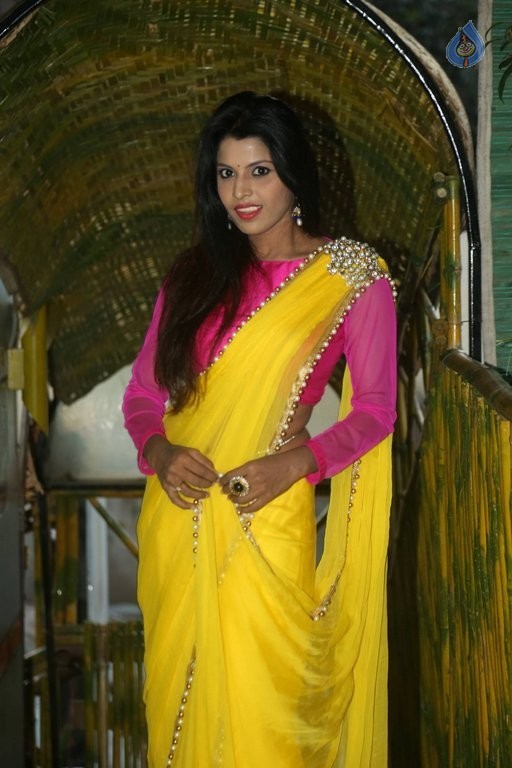 Manisha Pillai New Pics - 20 / 50 photos