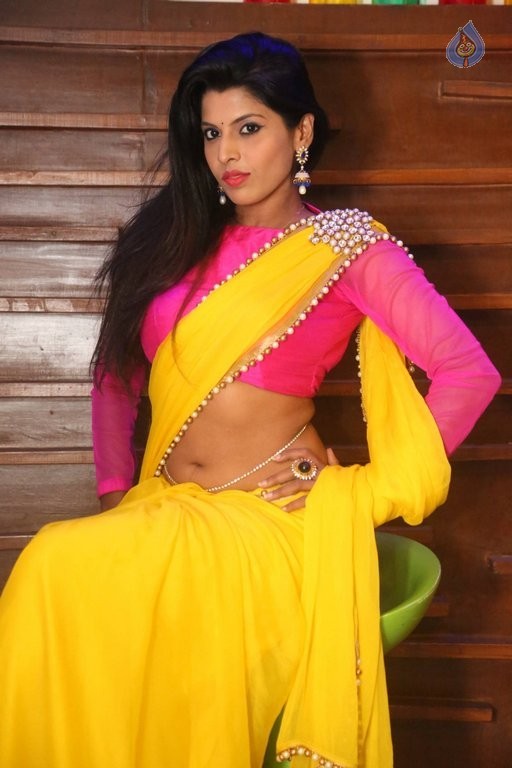 Manisha Pillai New Pics - 36 / 50 photos