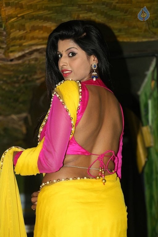 Manisha Pillai New Pics - 37 / 50 photos