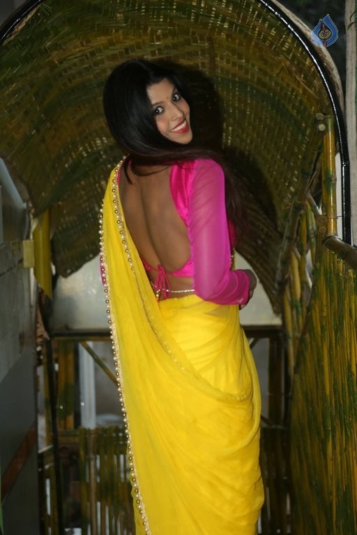 Manisha Pillai New Pics - 44 / 50 photos