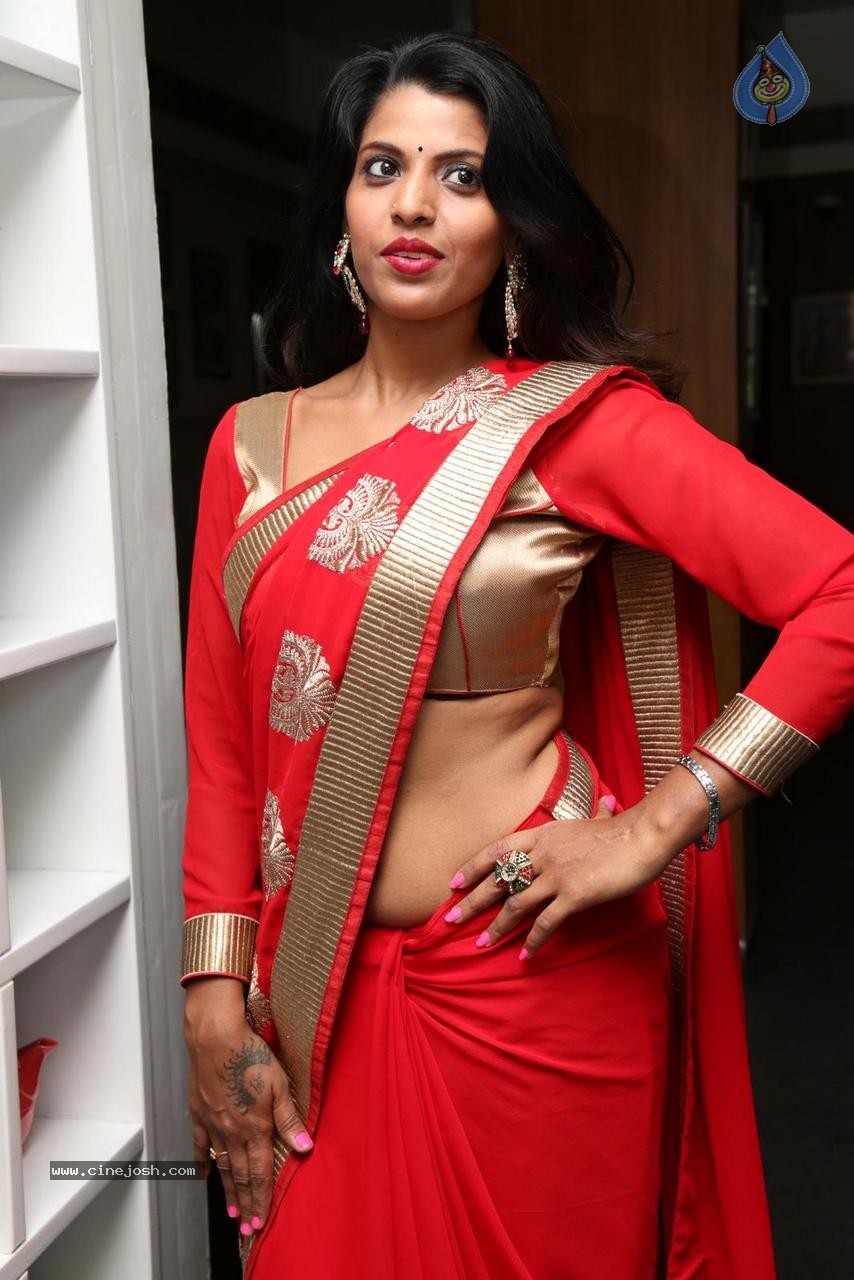 Manisha Pillai Stills - 6 / 45 photos