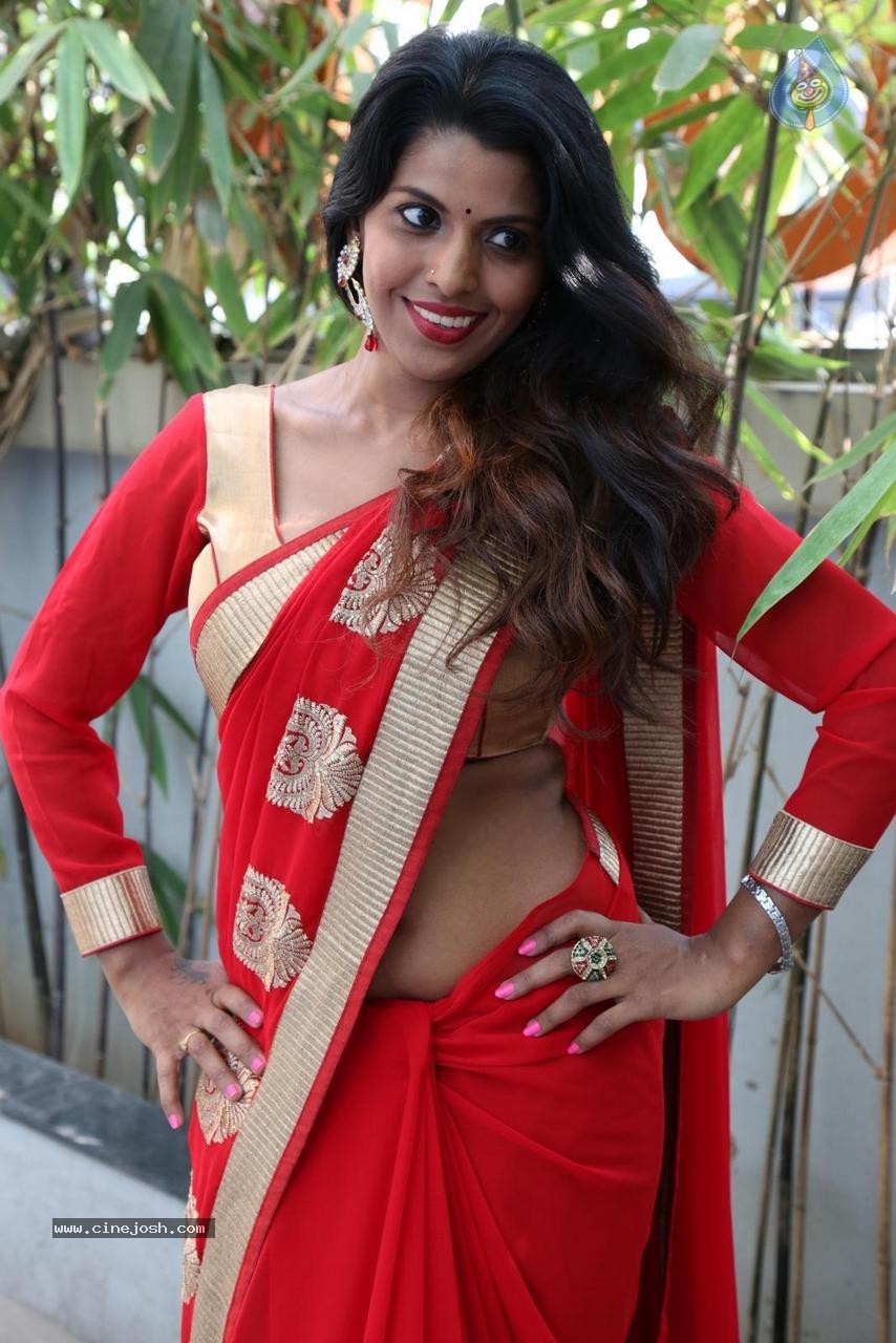 Manisha Pillai Stills - 17 / 45 photos