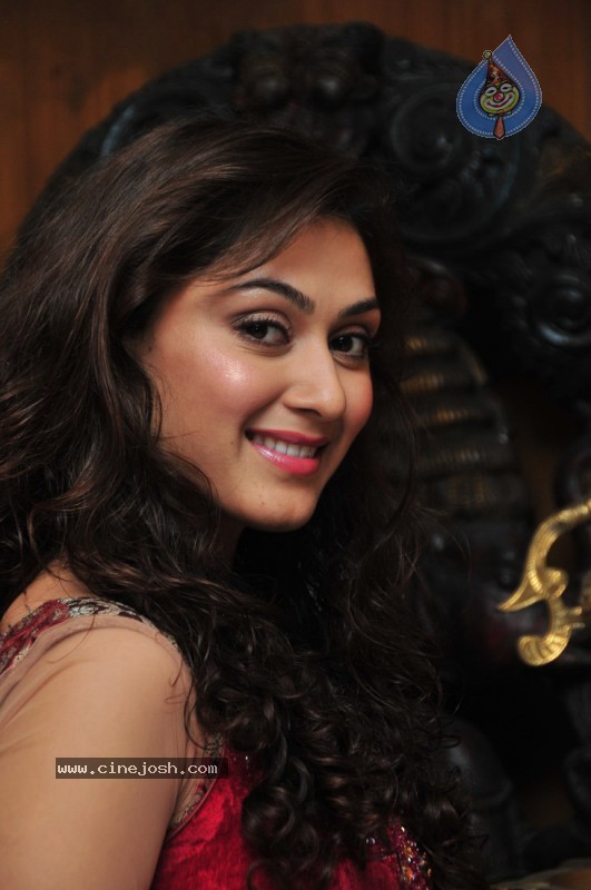 Manjari New Stills - 18 / 38 photos