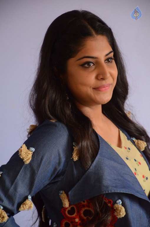 Manjima Mohan Latest Photos - 23 / 42 photos