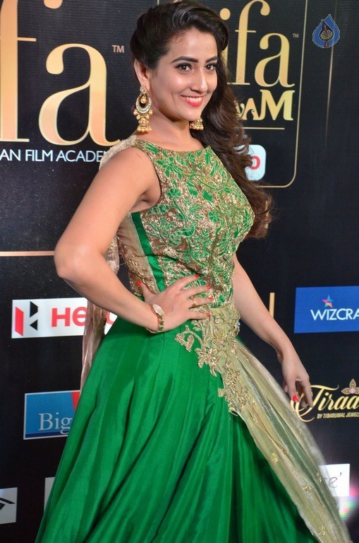Manjusha at IIFA 2017 - 28 / 31 photos
