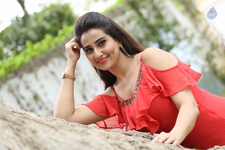 Manjusha Latest Photos - 7 / 41 photos