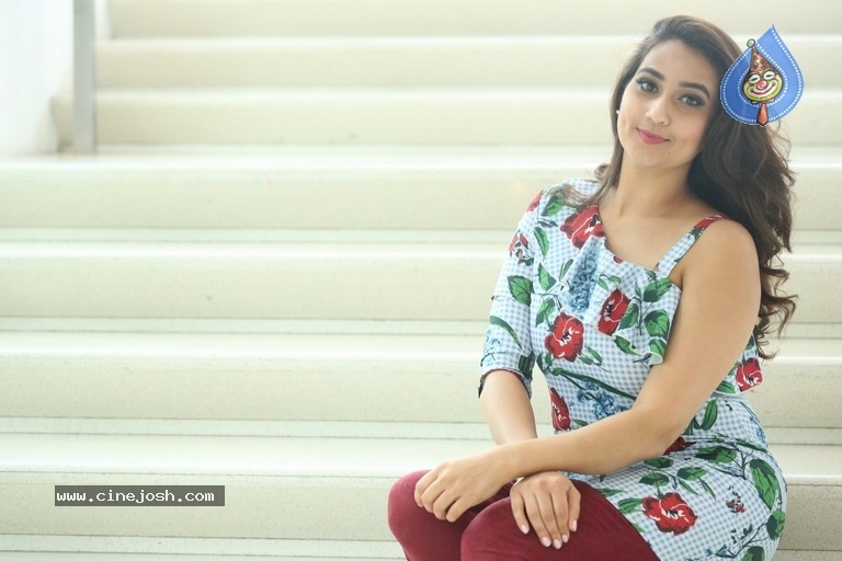 Manjusha Latest Stills - 9 / 21 photos