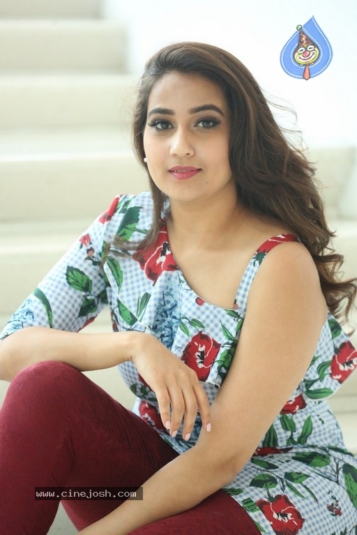 Manjusha Latest Stills - 17 / 21 photos