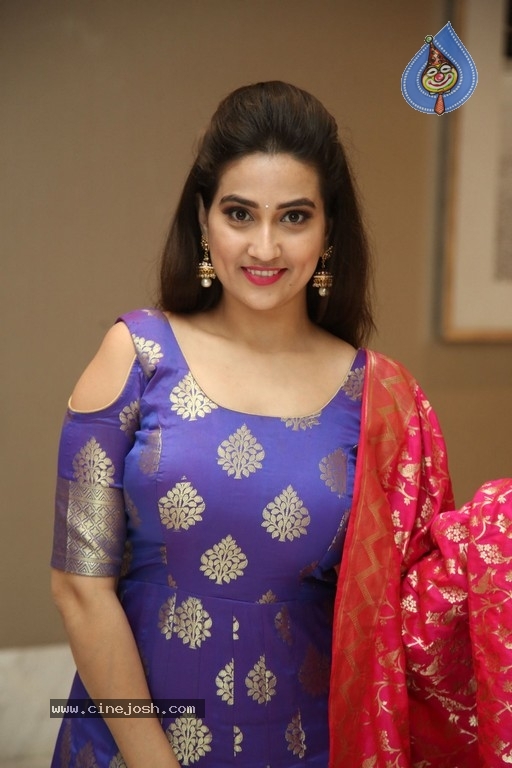 Manjusha New Pics - 7 / 15 photos