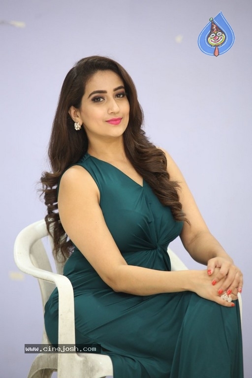 Manjusha New Pics - 37 / 41 photos