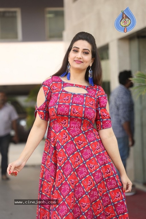 Manjusha New Stills - 4 / 21 photos