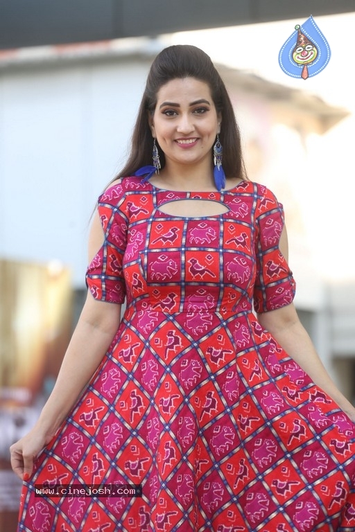 Manjusha New Stills - 6 / 21 photos