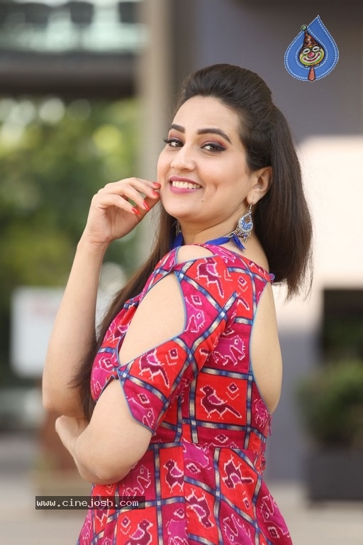 Manjusha New Stills - 11 / 21 photos