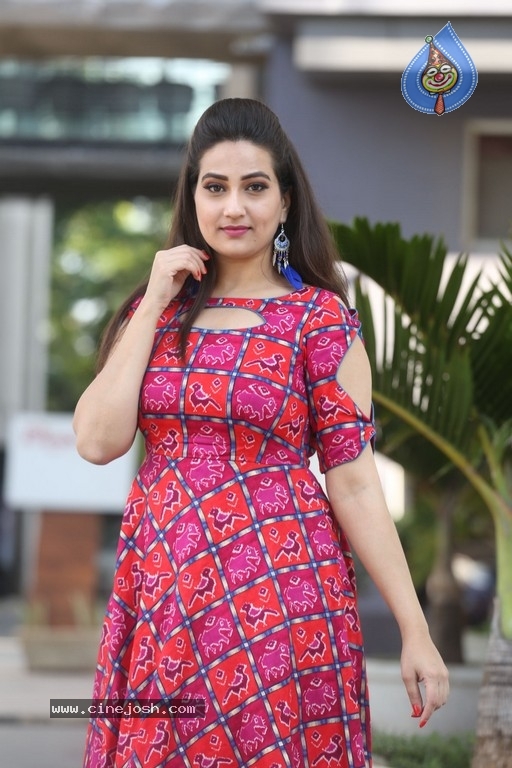 Manjusha New Stills - 15 / 21 photos