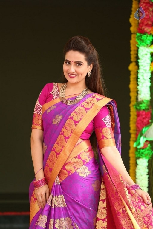 Manjusha Stills - 10 / 42 photos