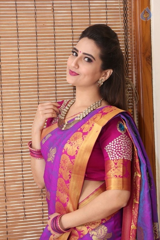 Manjusha Stills - 19 / 42 photos