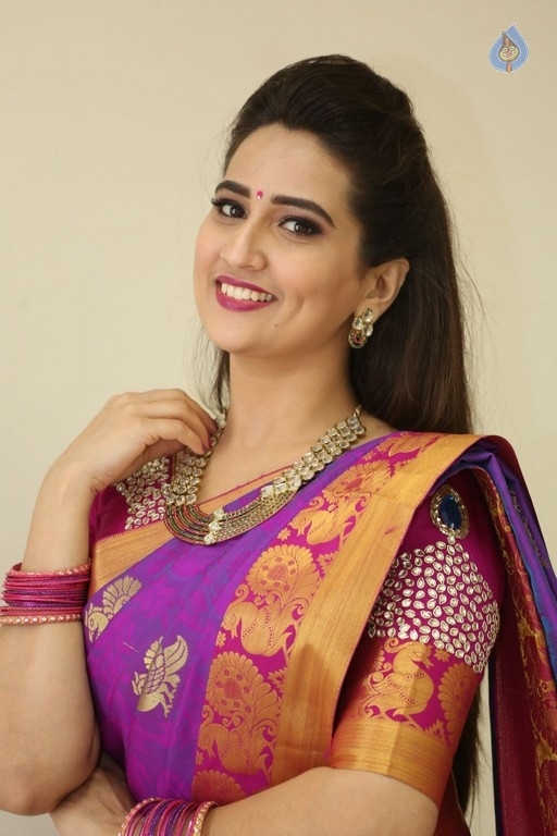 Manjusha Stills - 32 / 42 photos