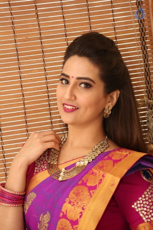 Manjusha Stills - 39 / 42 photos