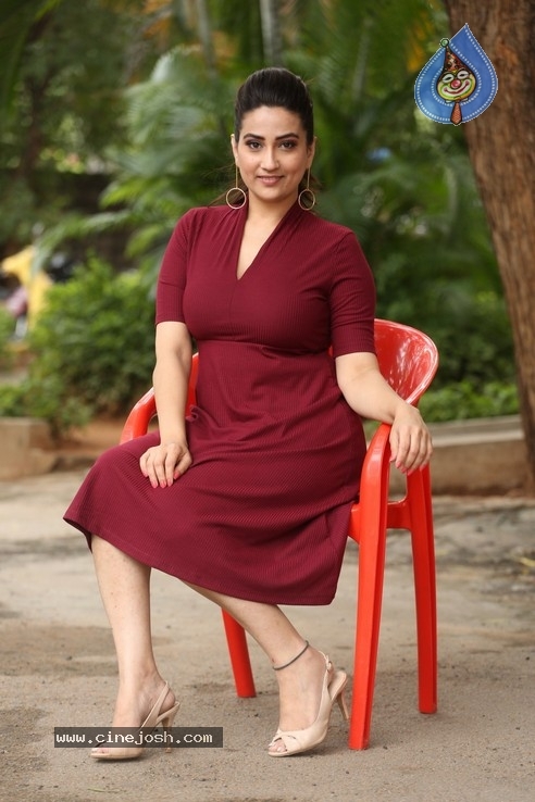 Manjusha Stills - 13 / 34 photos