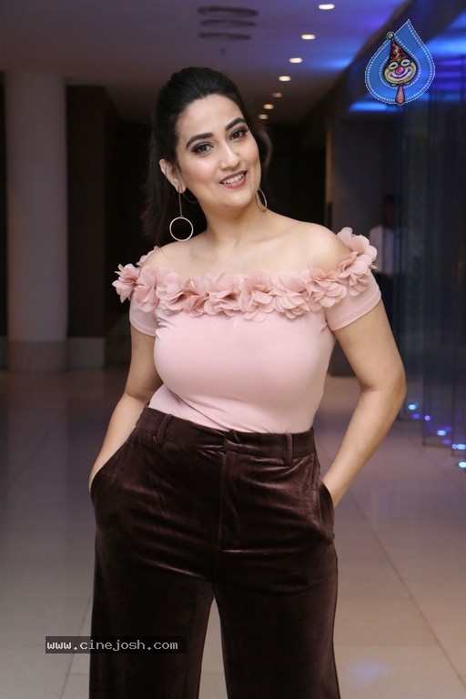 Manjusha Stills - 7 / 20 photos