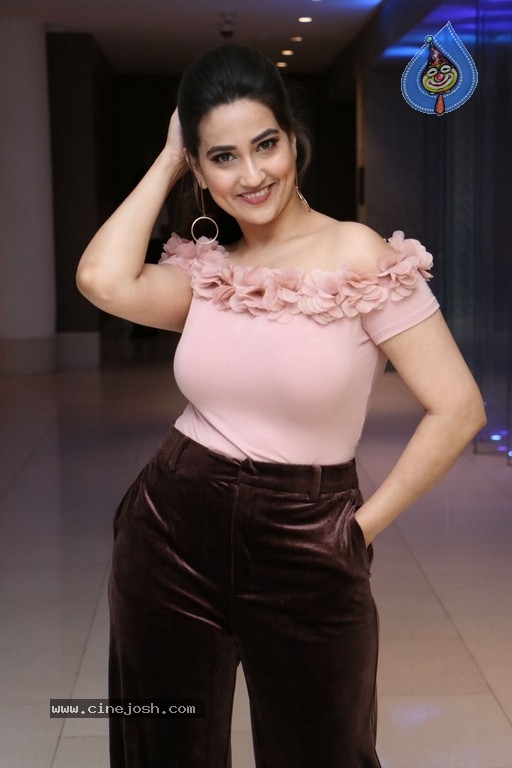 Manjusha Stills - 10 / 20 photos