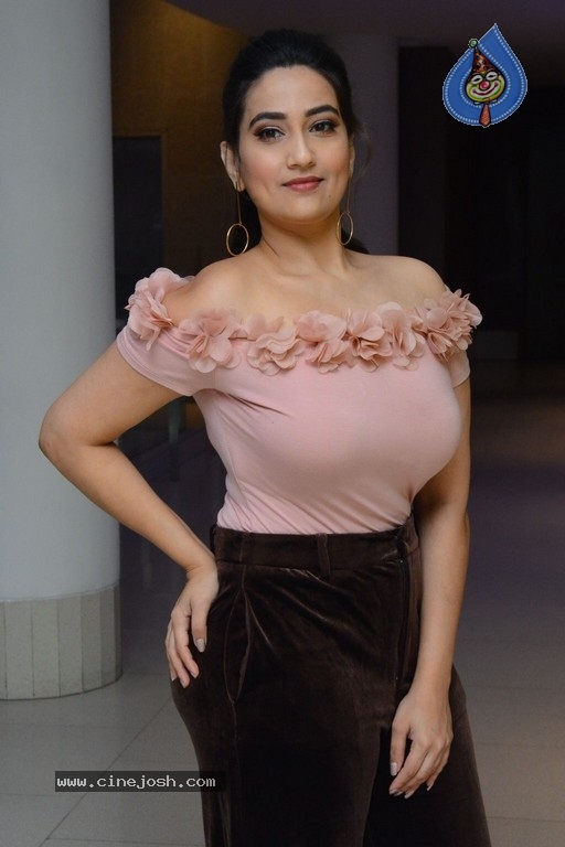 Manjusha Stills - 13 / 20 photos