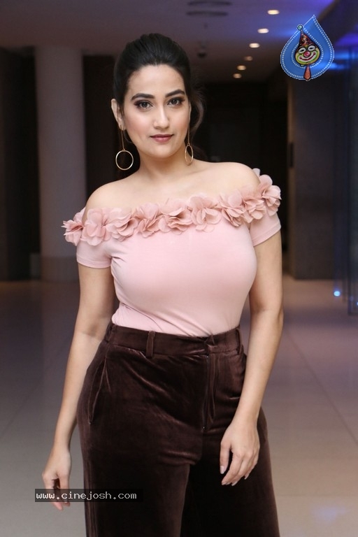 Manjusha Stills - 14 / 20 photos