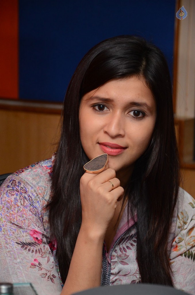 Mannara Chopra at Radio City - 9 / 38 photos