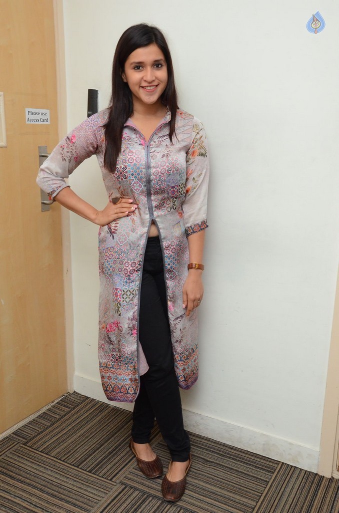 Mannara Chopra at Radio City - 29 / 38 photos