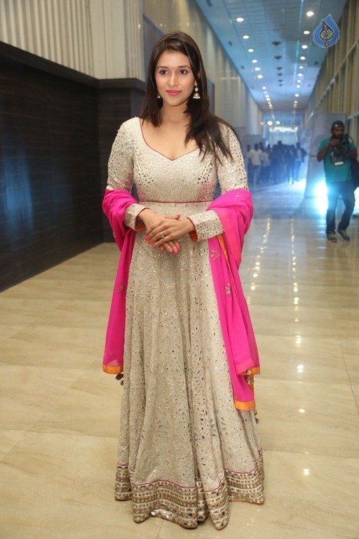 Mannara Chopra at Rogue Audio Launch - 21 / 42 photos