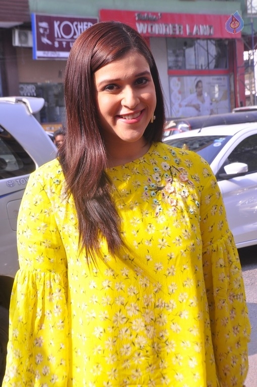 Mannara Chopra Latest Gallery - 14 / 29 photos