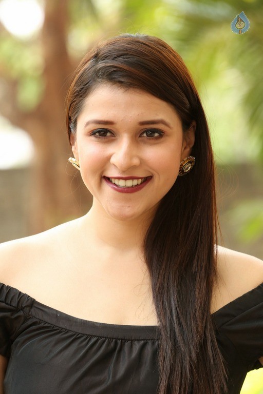 Mannara Chopra Latest Gallery - 7 / 53 photos