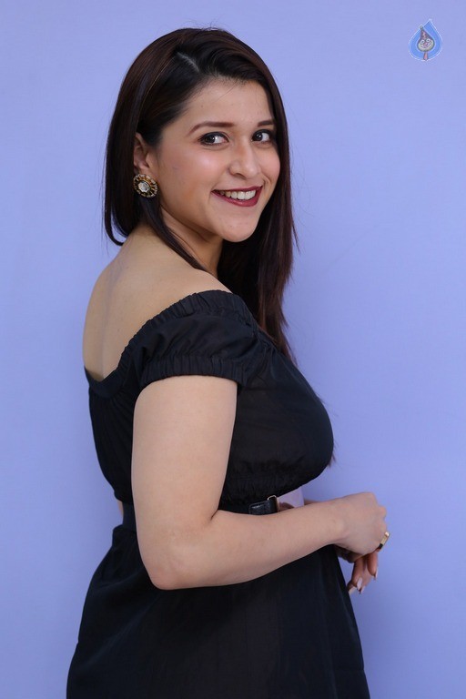 Mannara Chopra Latest Gallery - 15 / 53 photos
